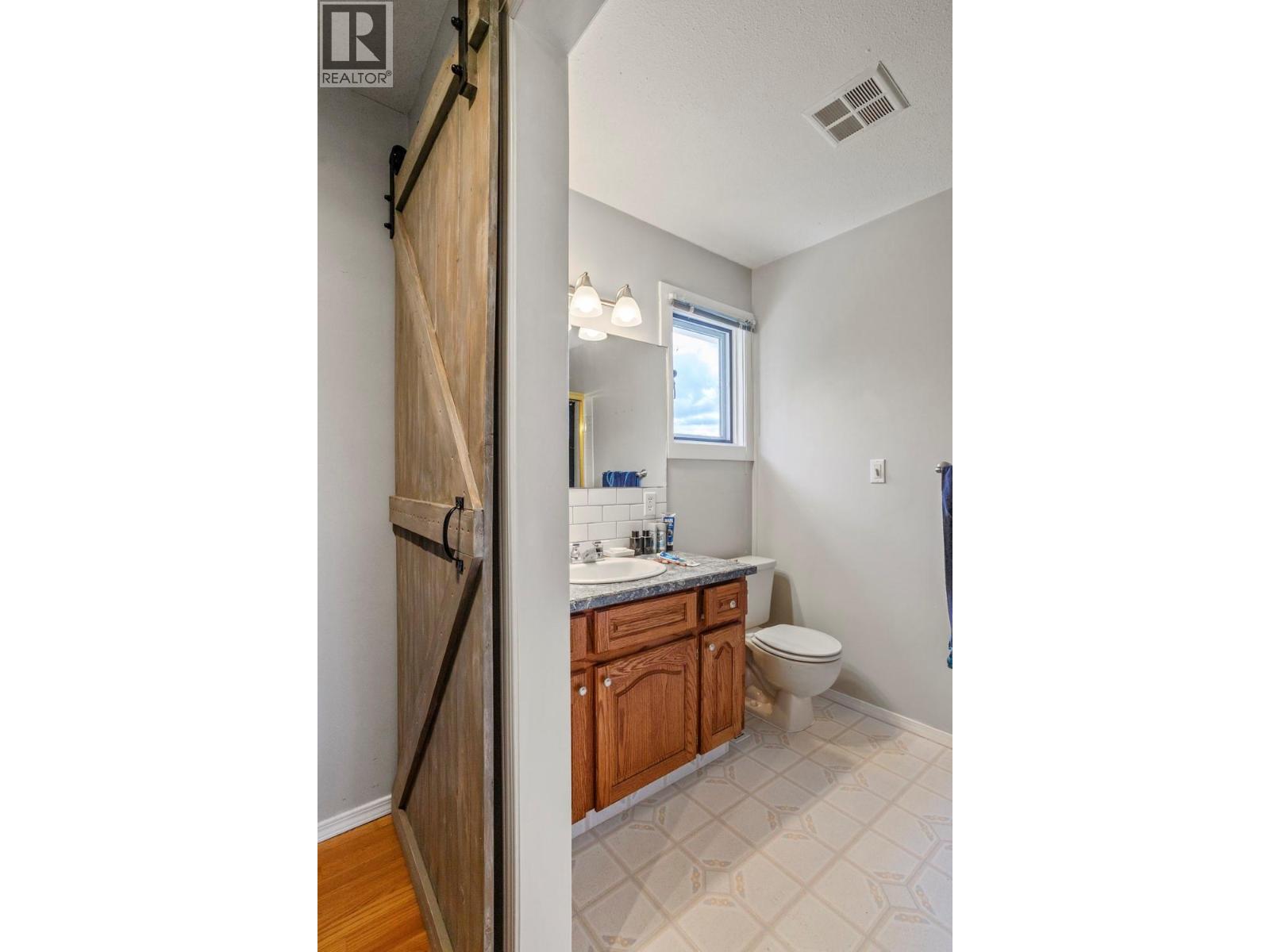 950 Hagey Road Property Photo 14