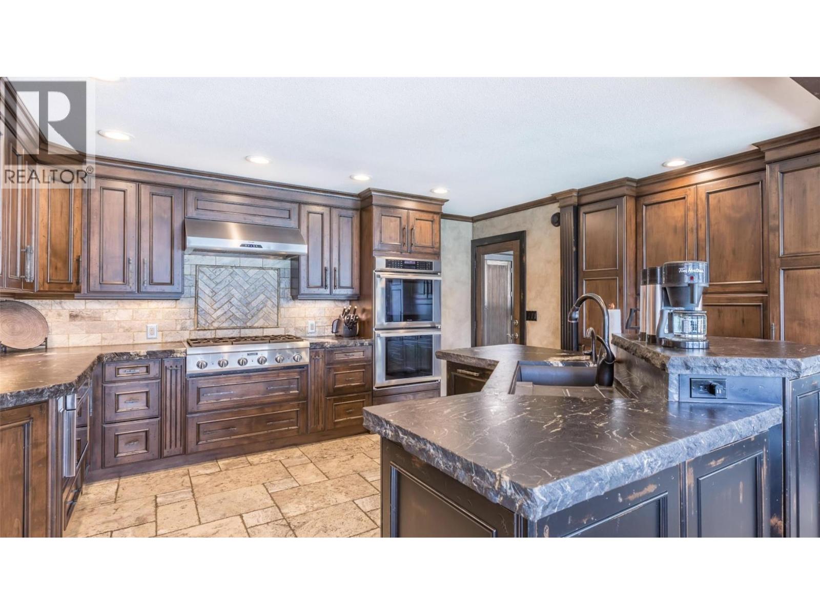 15010 & 15020 Tamarack Drive Property Photo 4