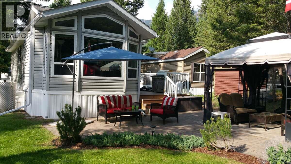 4889 LYNX Crescent Property Photo 1