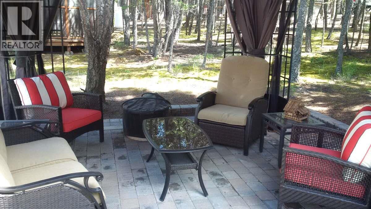 4889 Lynx Crescent Property Photo 14