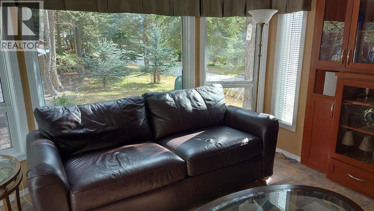 4889 Lynx Crescent Property Photo 19