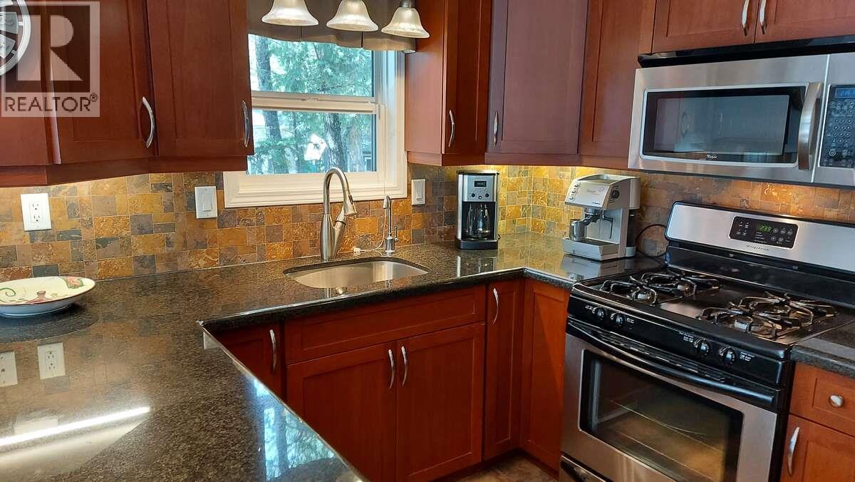 4889 Lynx Crescent Property Photo 22