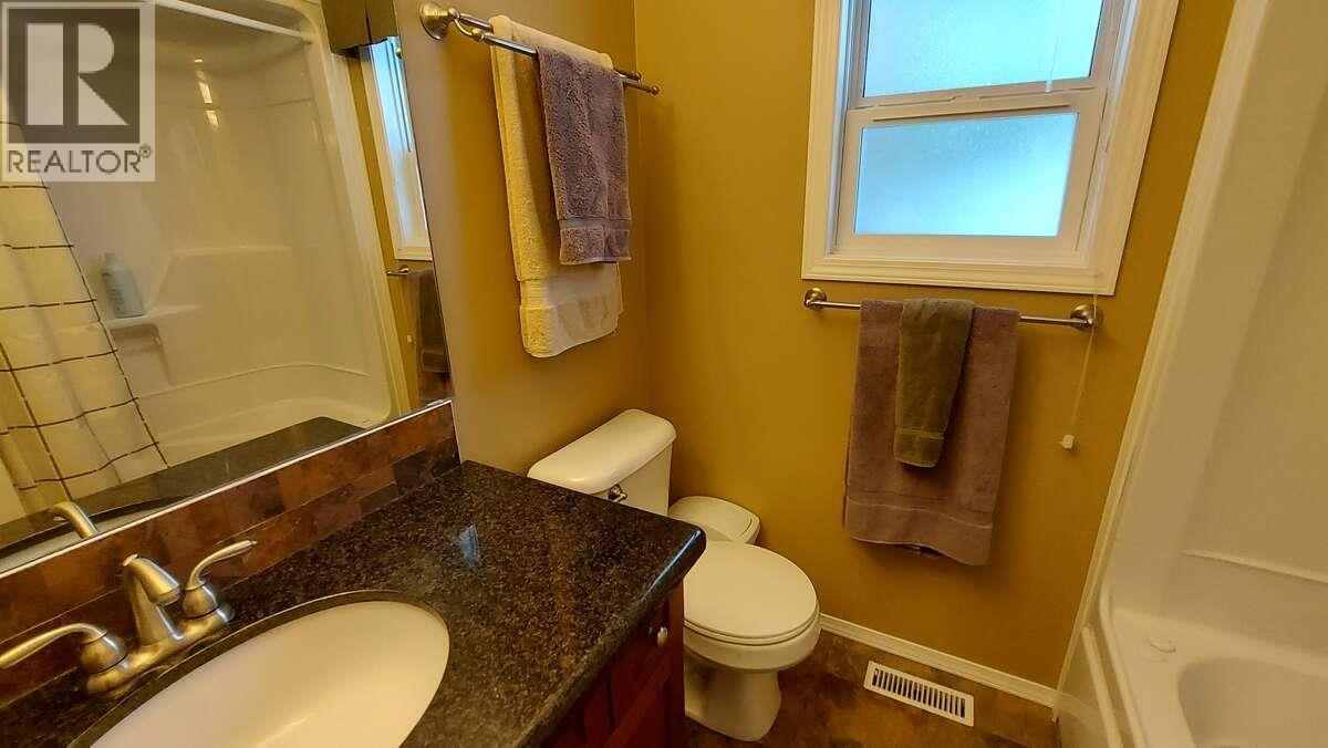 4889 Lynx Crescent Property Photo 28