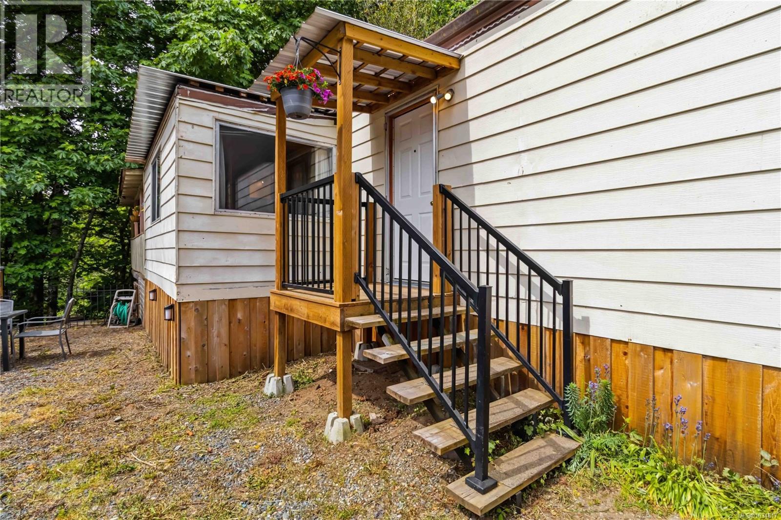 3 2670 Sooke River Rd Property Photo 5