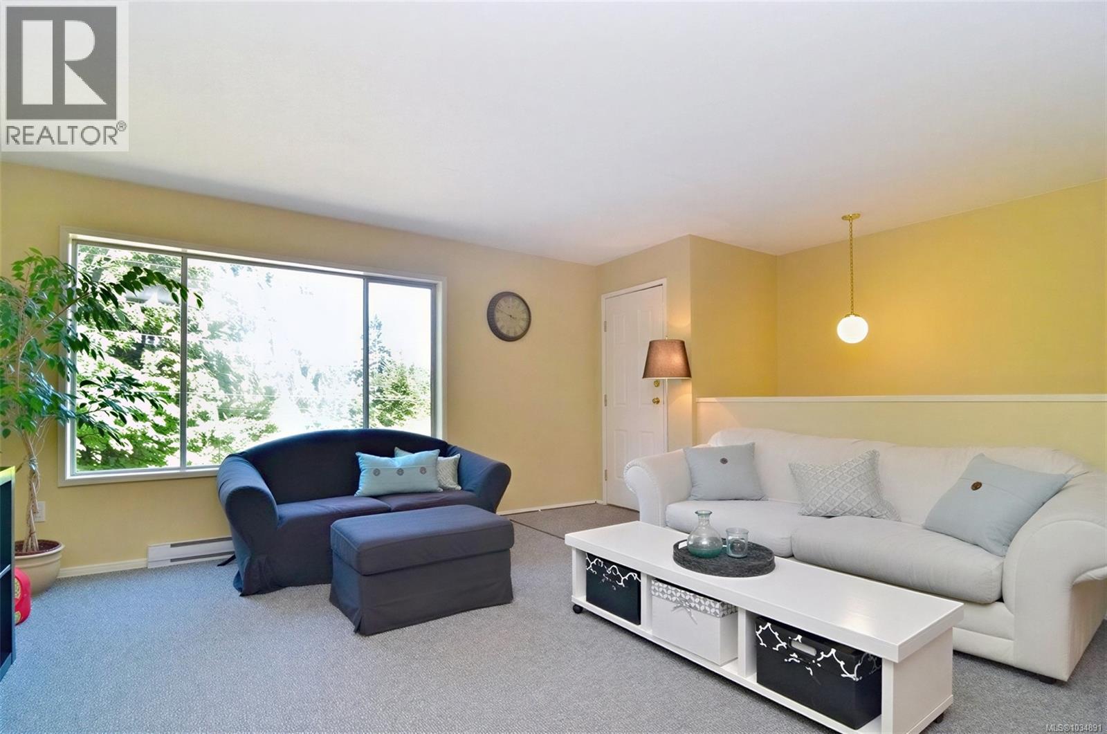 379 Kislingbury Lane Property Photo 3