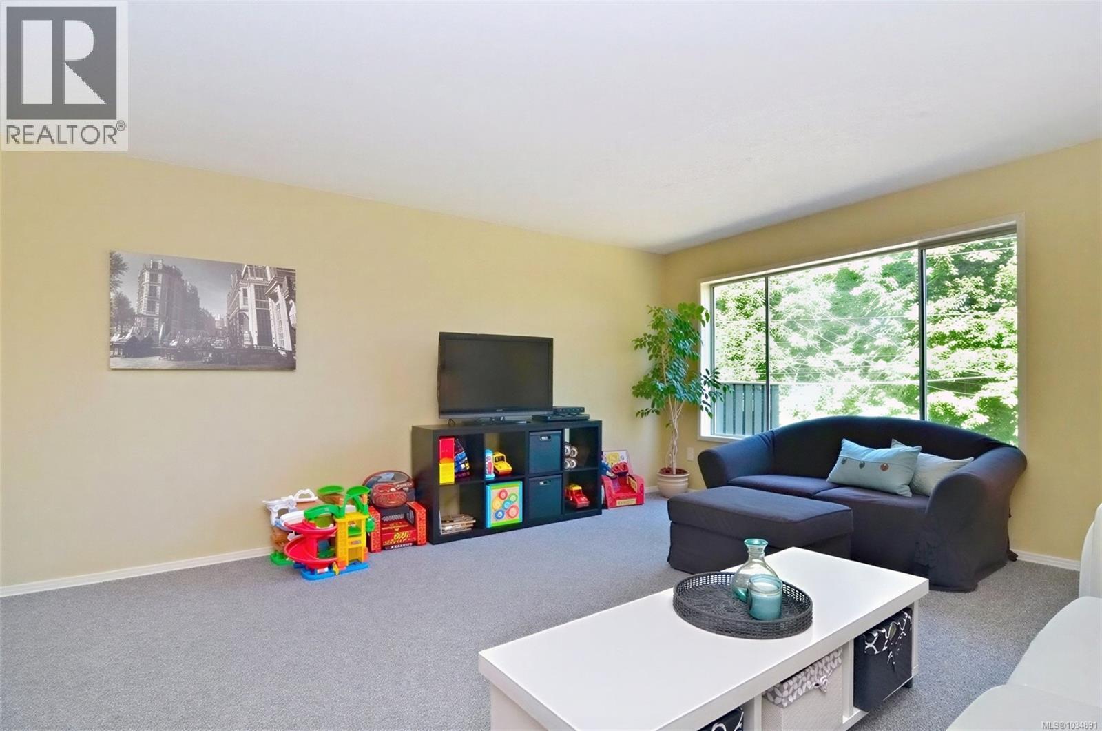 379 Kislingbury Lane Property Photo 4