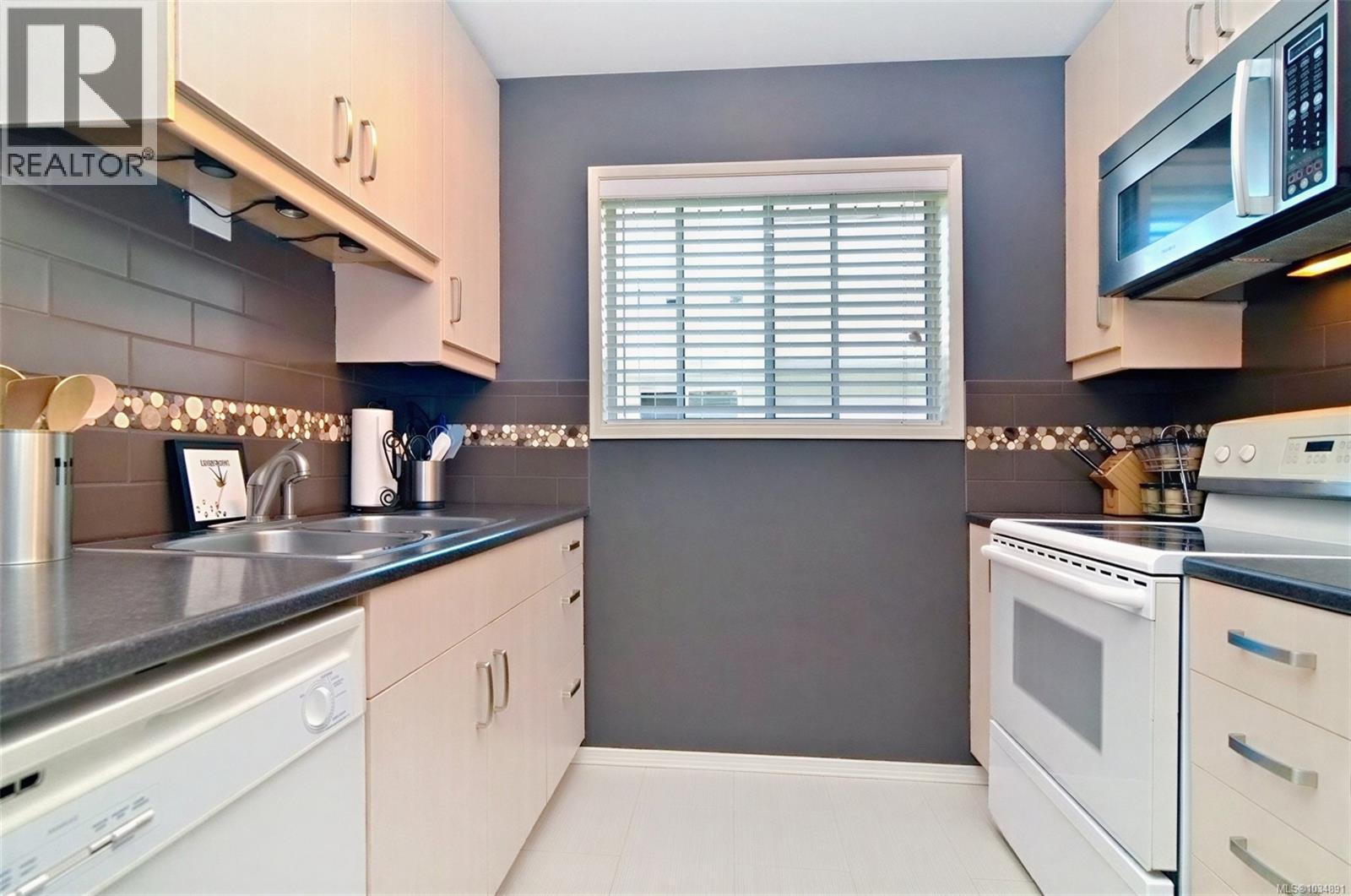 379 Kislingbury Lane Property Photo 6