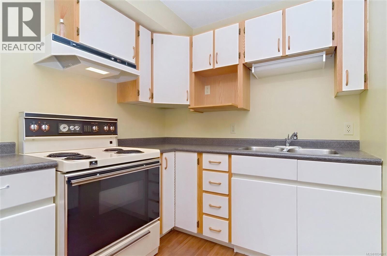 379 Kislingbury Lane Property Photo 14