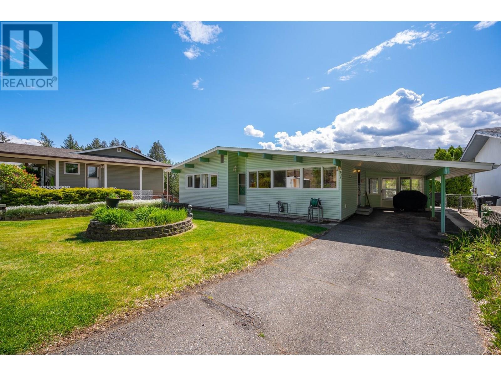 405 MacLeod Lane
