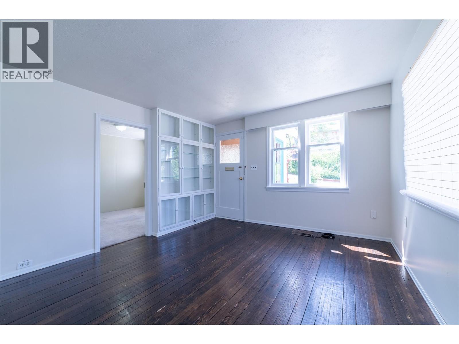 319 High Street Property Photo 11