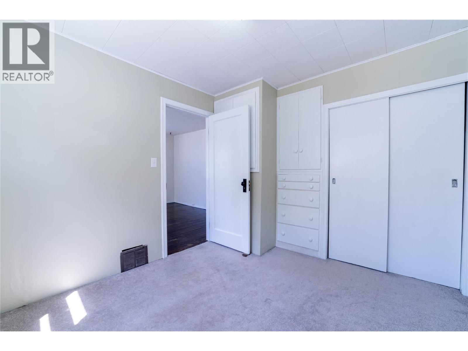 319 High Street Property Photo 17