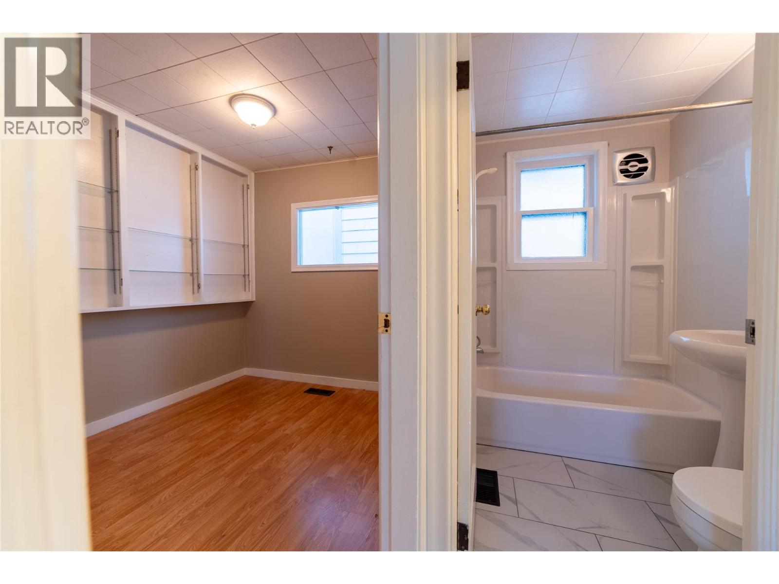 319 High Street Property Photo 20