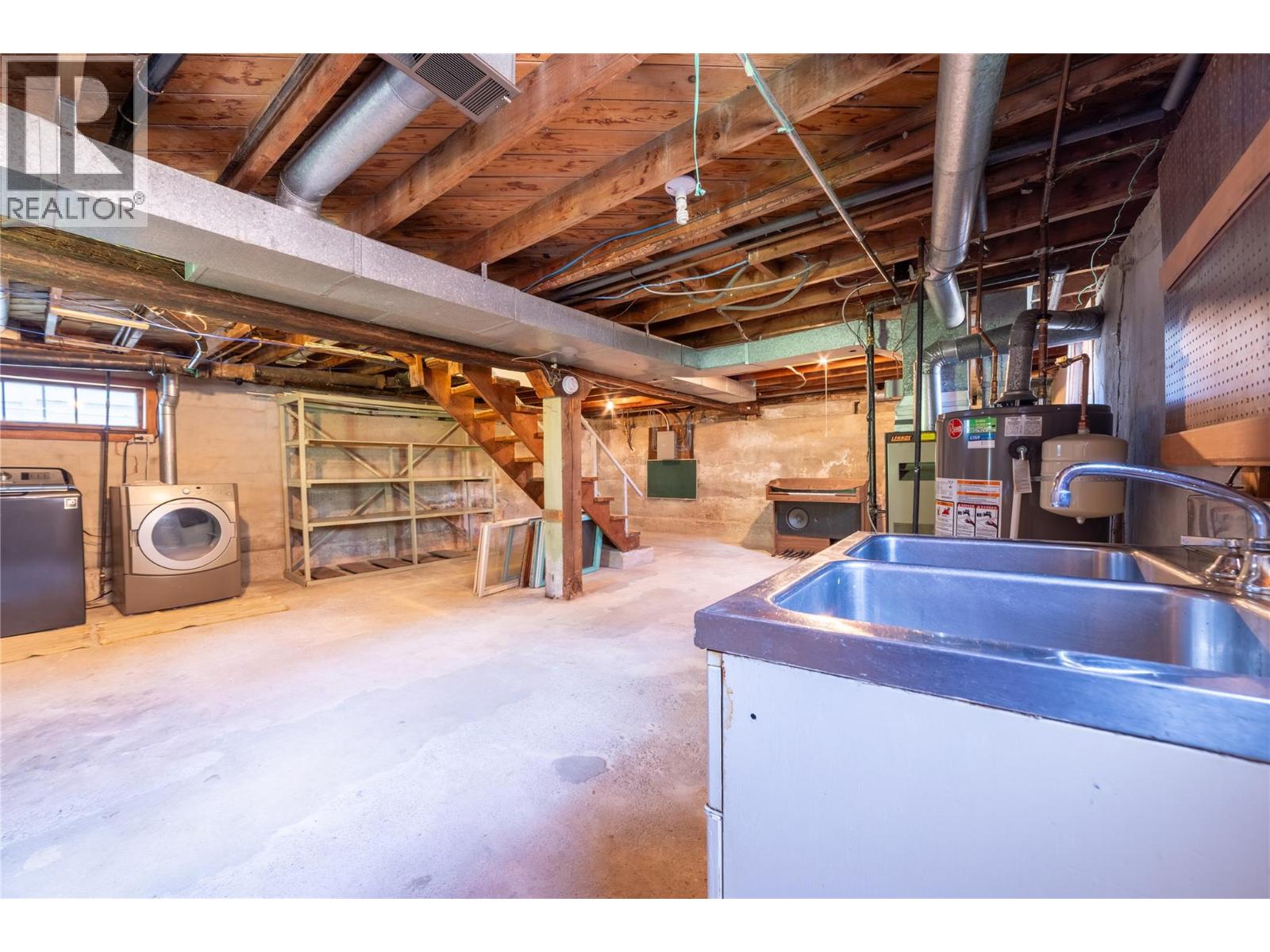 319 High Street Property Photo 25