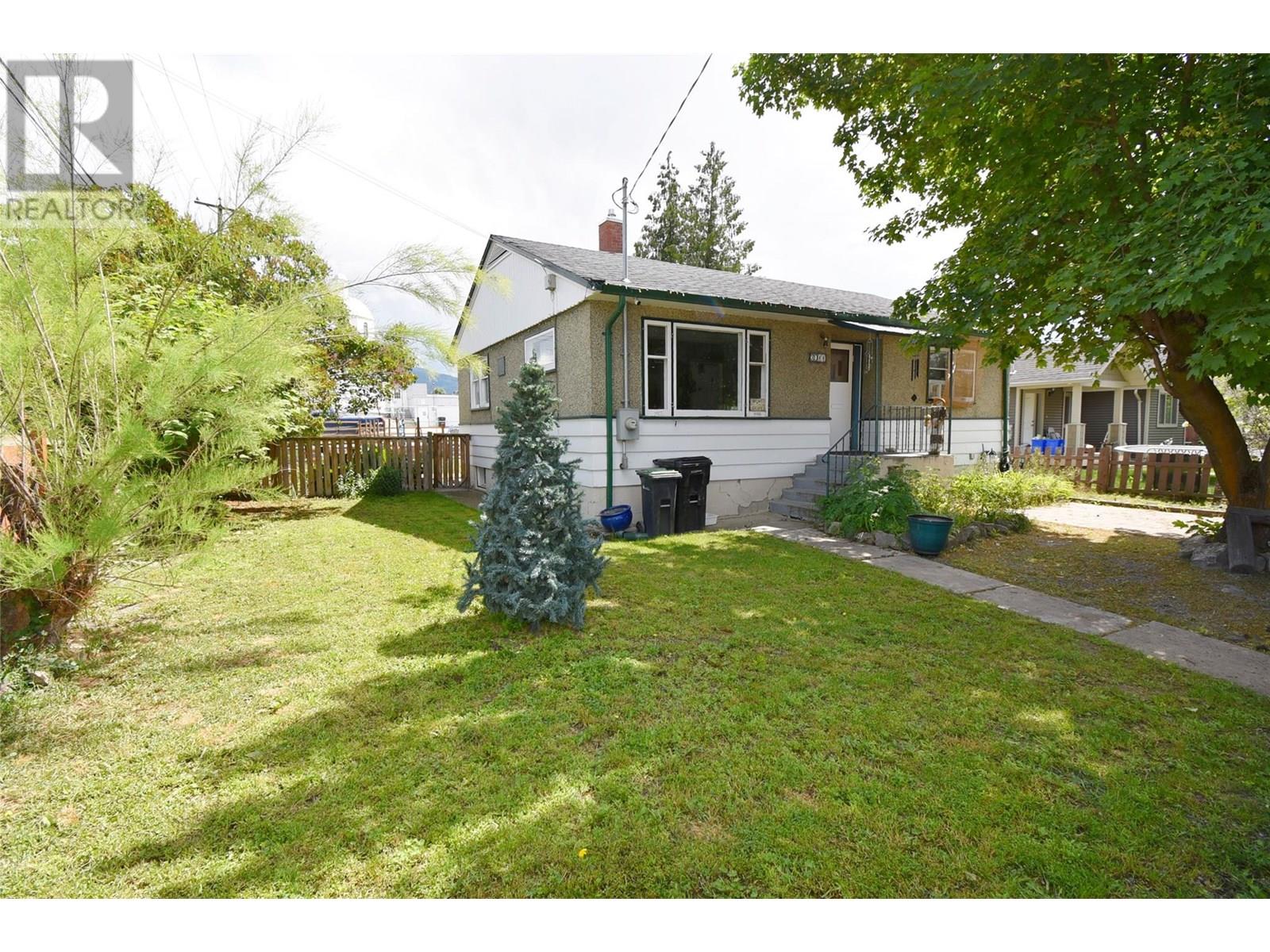 3011 38 Street Property Photo 1