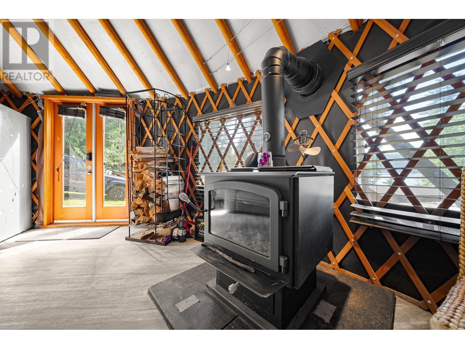 8486 Horseshoe Bay Road Property Photo 4