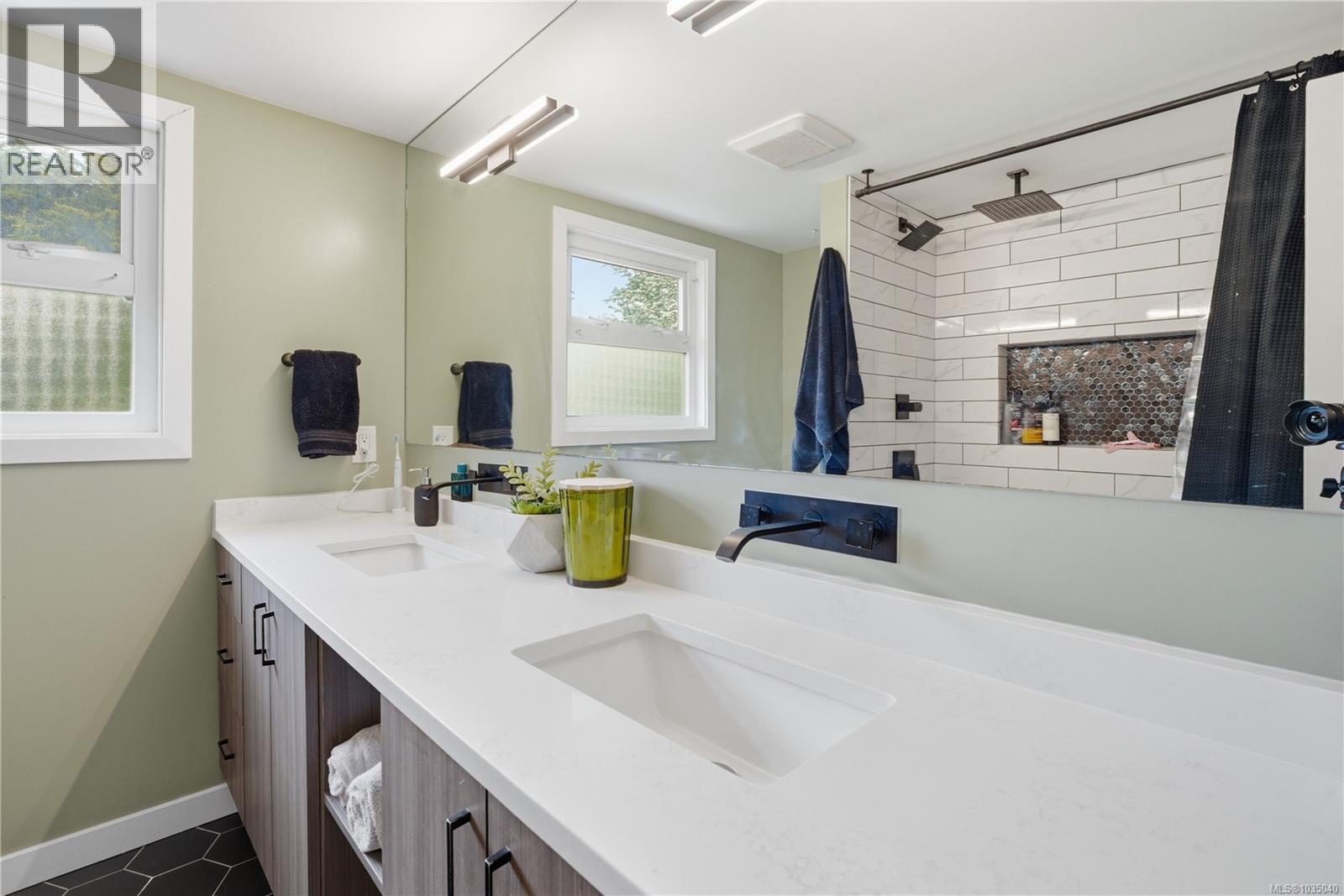 4261 Carey Rd Property Photo 17