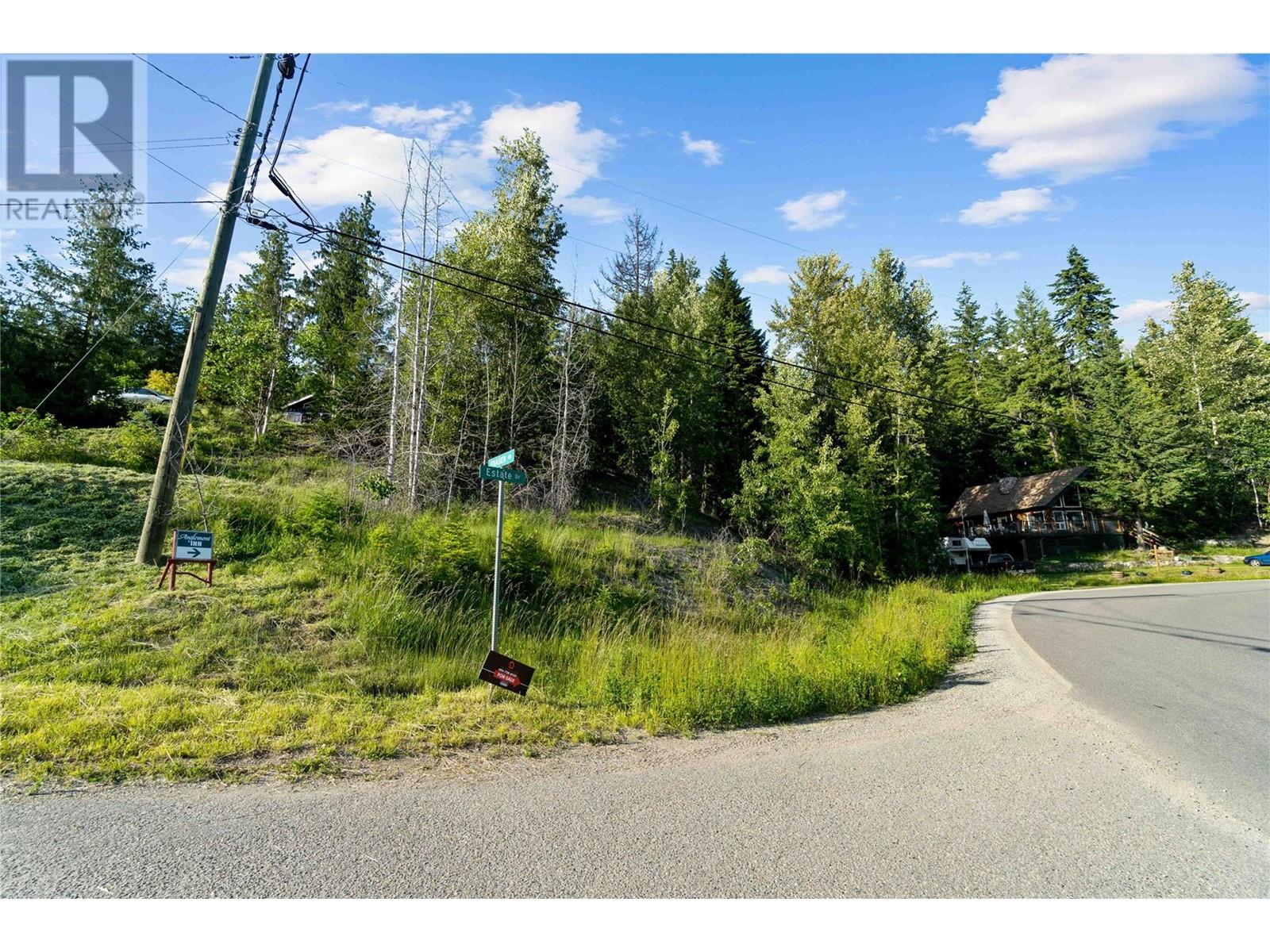 7227 Estate Drive Property Photo 10