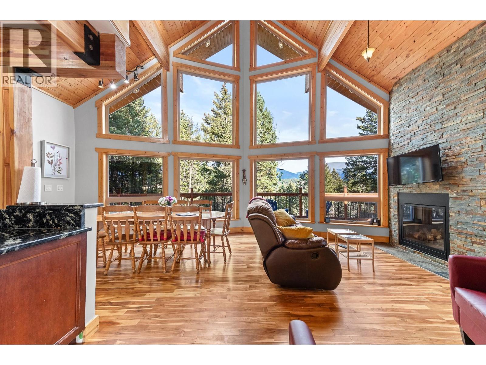 9881 Osprey Landing Drive Property Photo 3