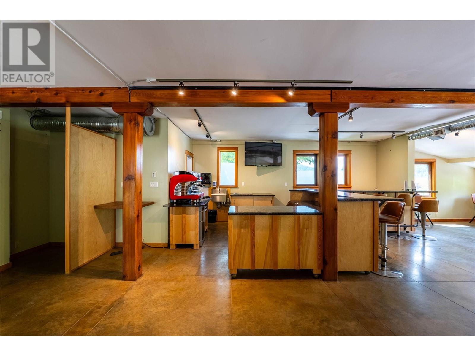512 Hendryx Street Property Photo 4