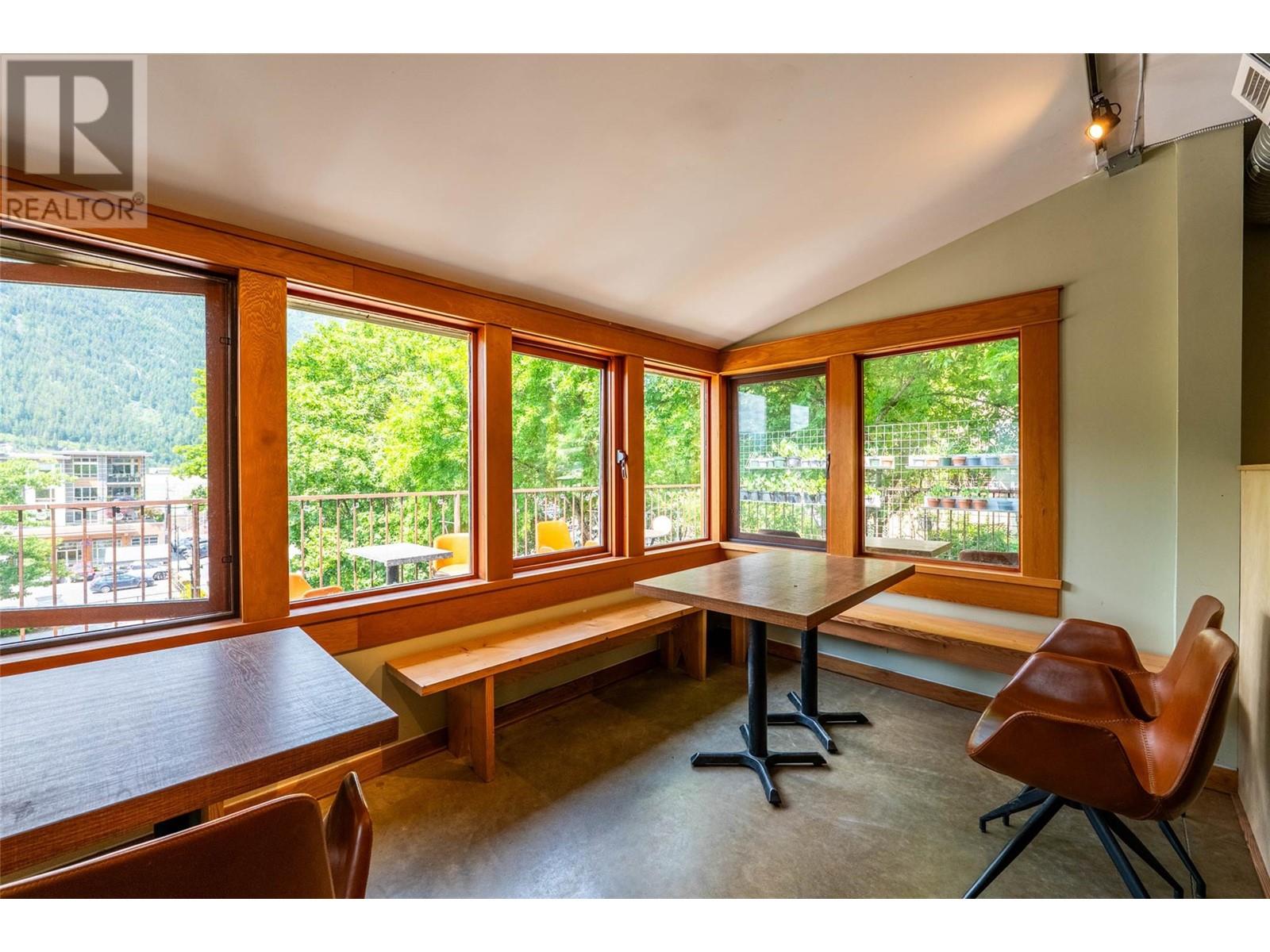512 Hendryx Street Property Photo 6