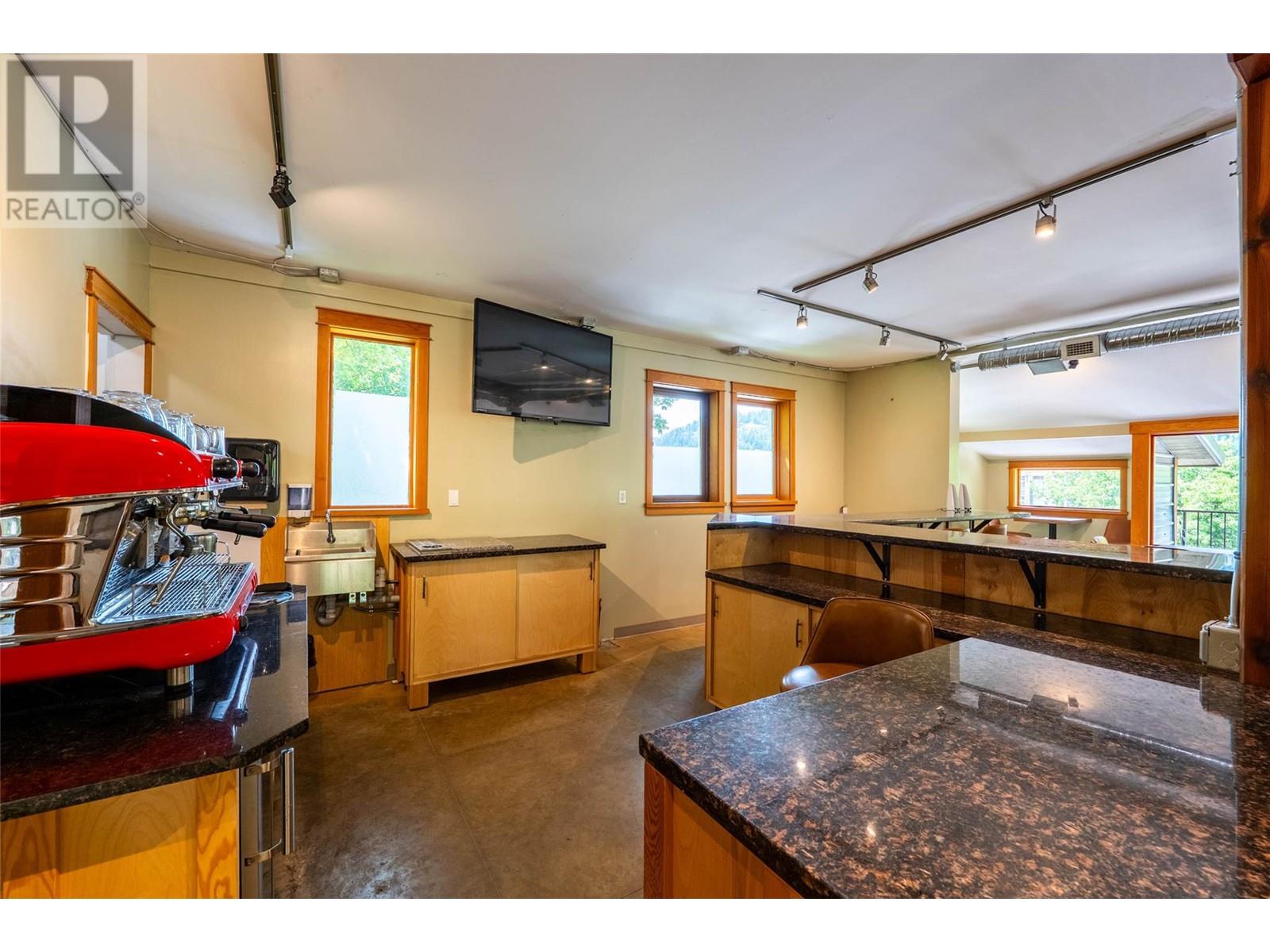 512 Hendryx Street Property Photo 7