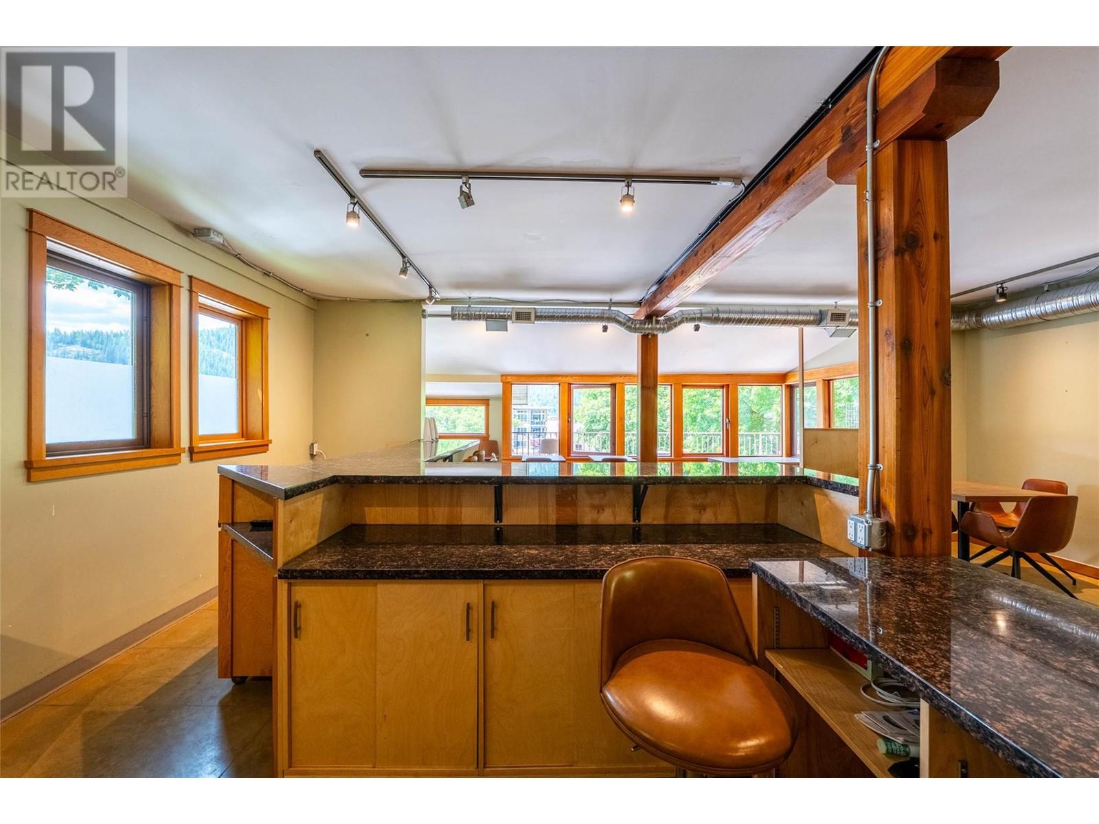 512 Hendryx Street Property Photo 8