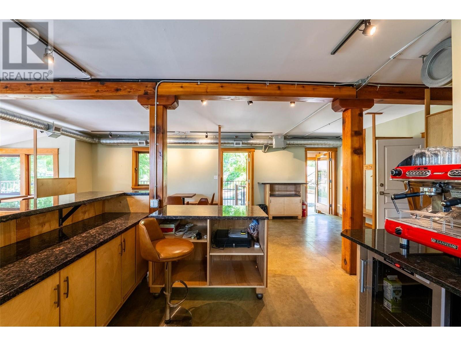 512 Hendryx Street Property Photo 9