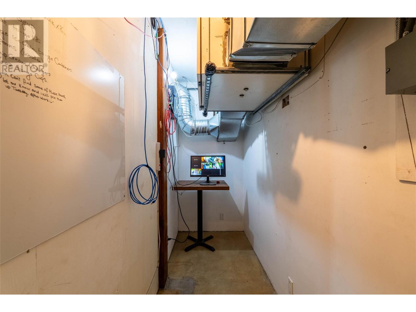512 Hendryx Street Property Photo 22