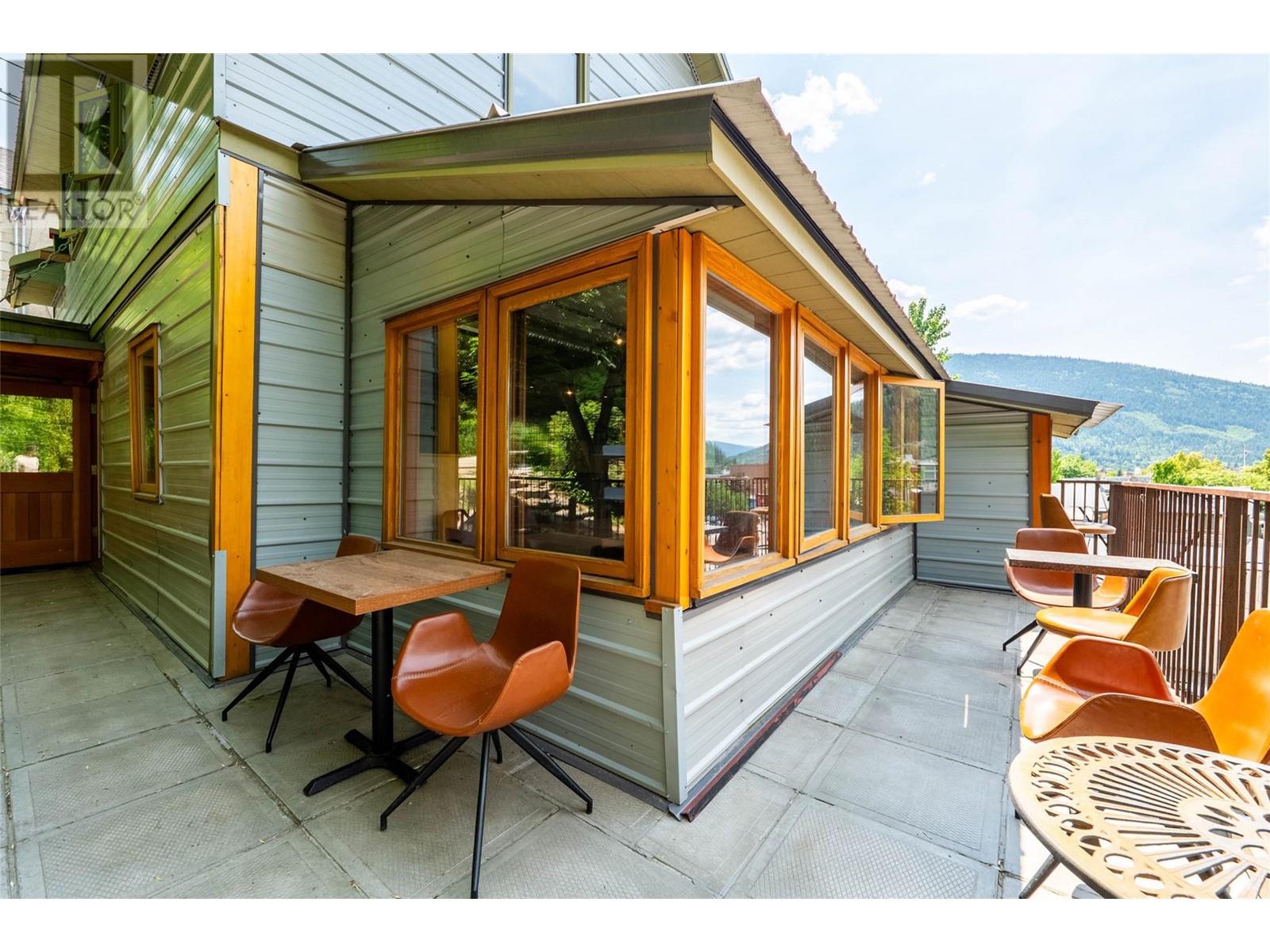 512 Hendryx Street Property Photo 24