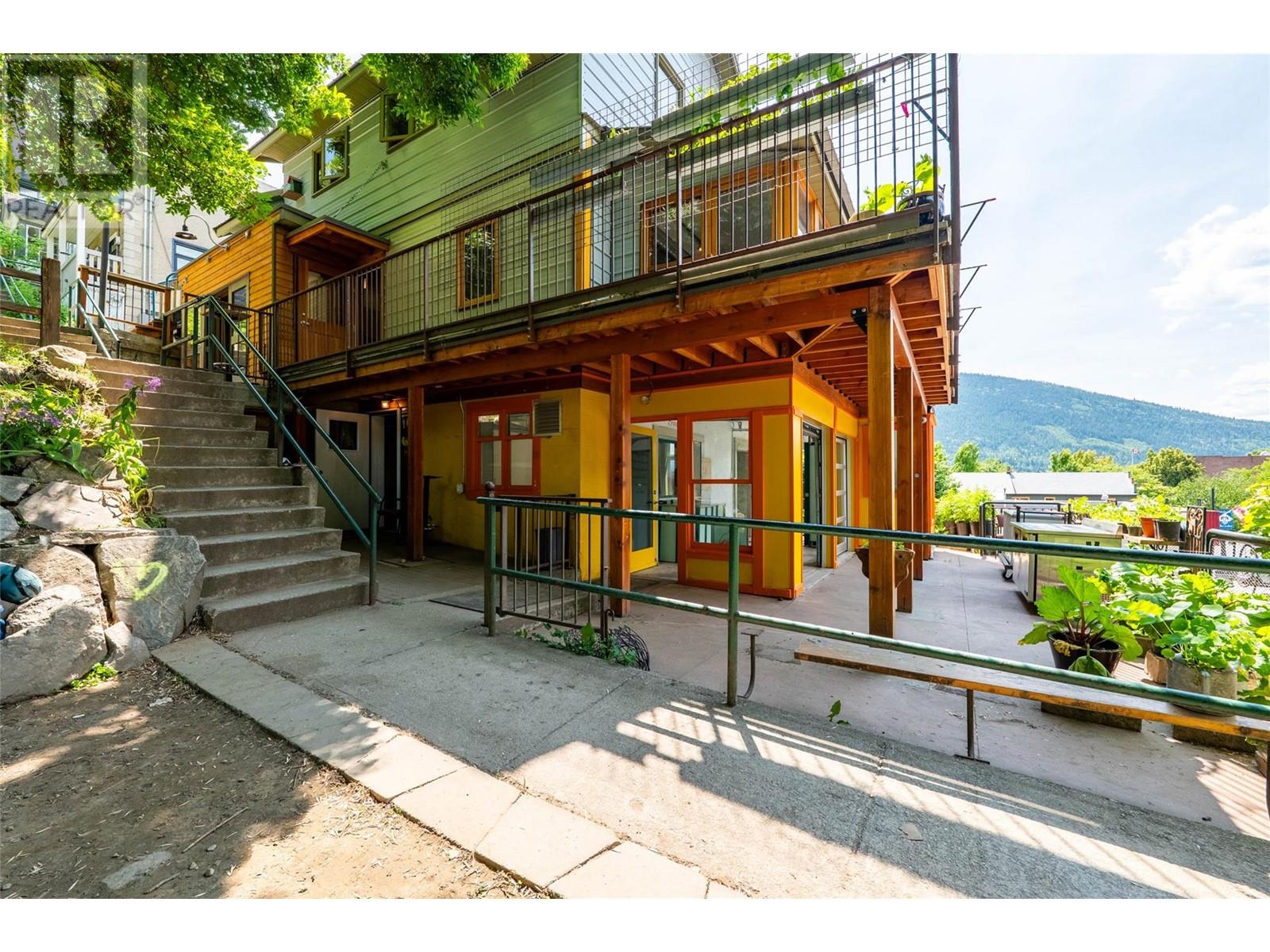 512 Hendryx Street Property Photo 32