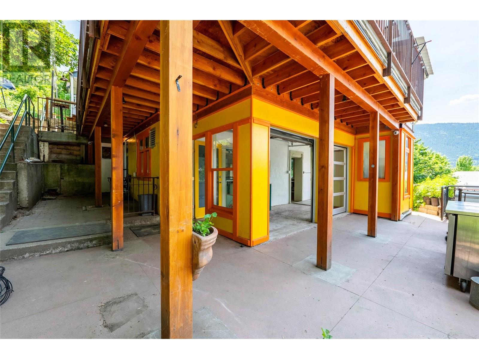 512 Hendryx Street Property Photo 36