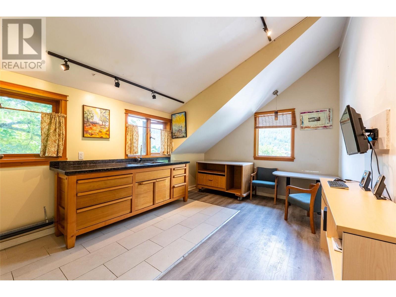 512 Hendryx Street Property Photo 68