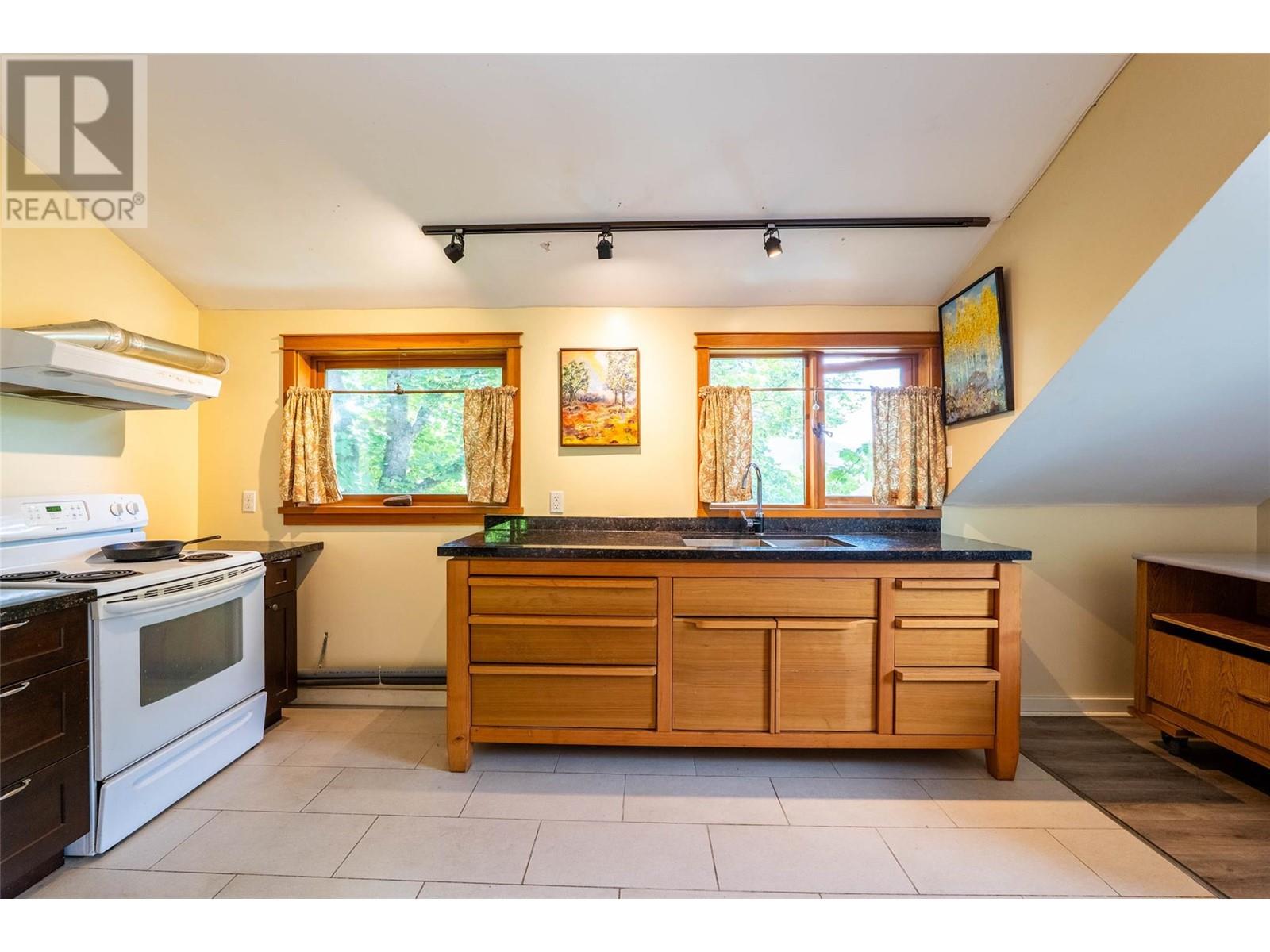 512 Hendryx Street Property Photo 69
