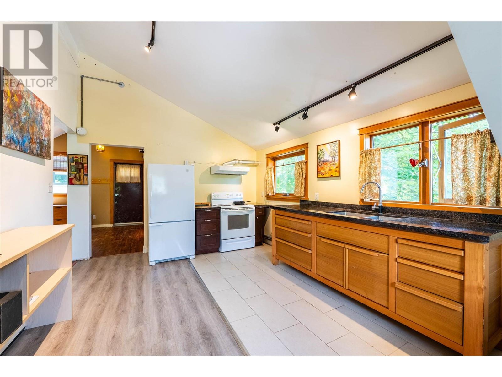512 Hendryx Street Property Photo 70