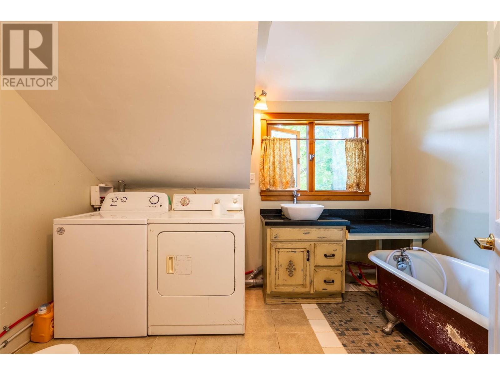512 Hendryx Street Property Photo 73