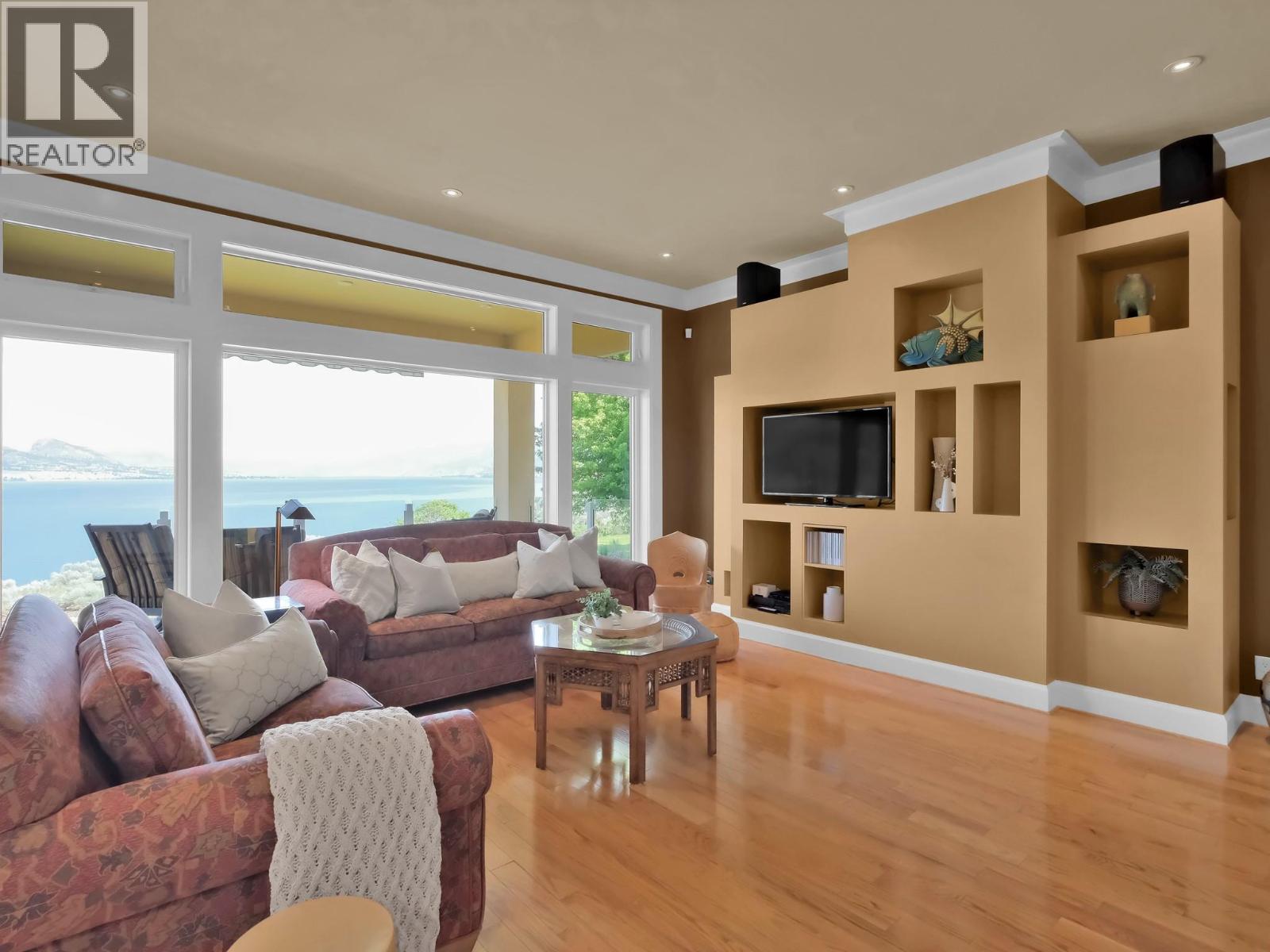 156 Vancouver Place Property Photo 5