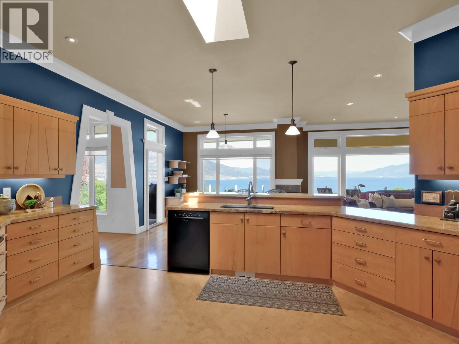 156 Vancouver Place Property Photo 13