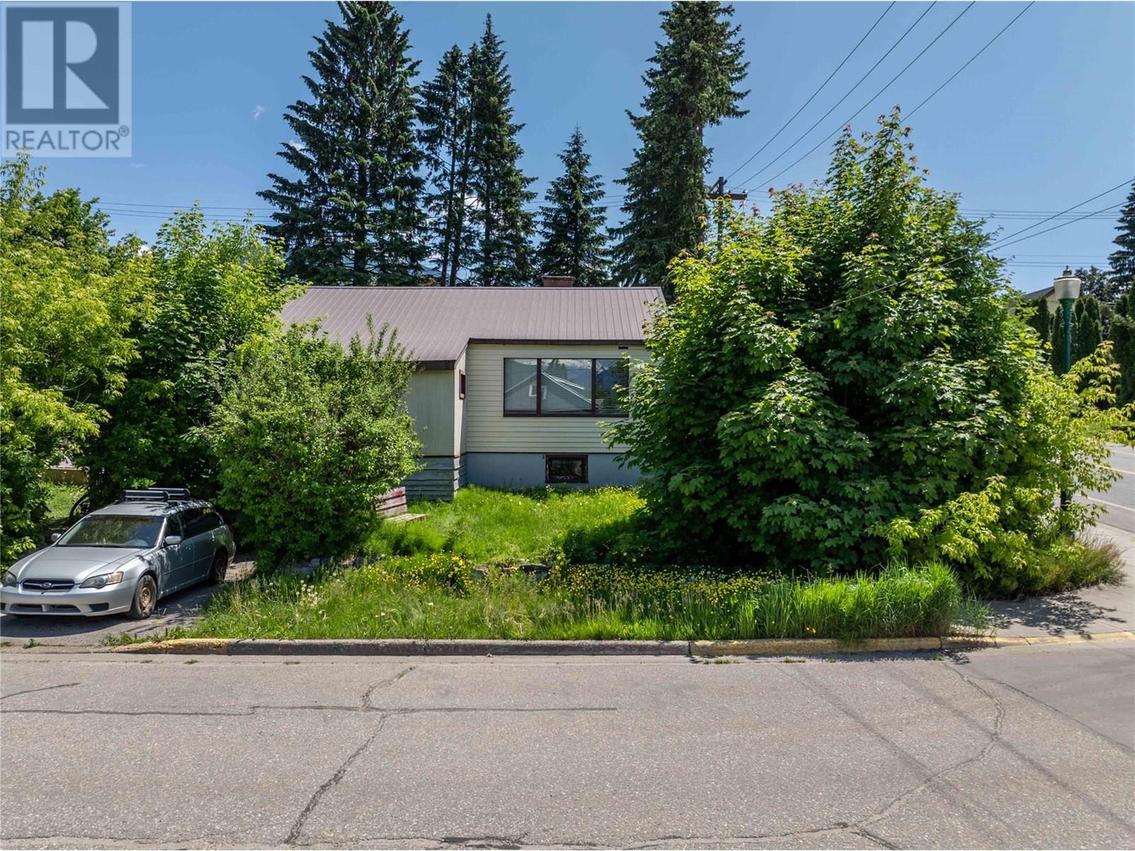 416 Connaught Avenue Property Photo 1