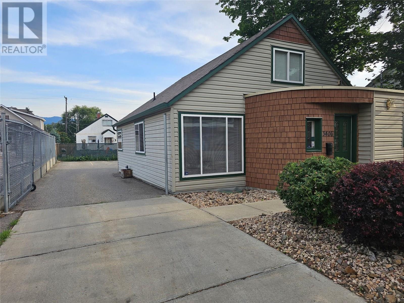 3406 28 Avenue Property Photo 2