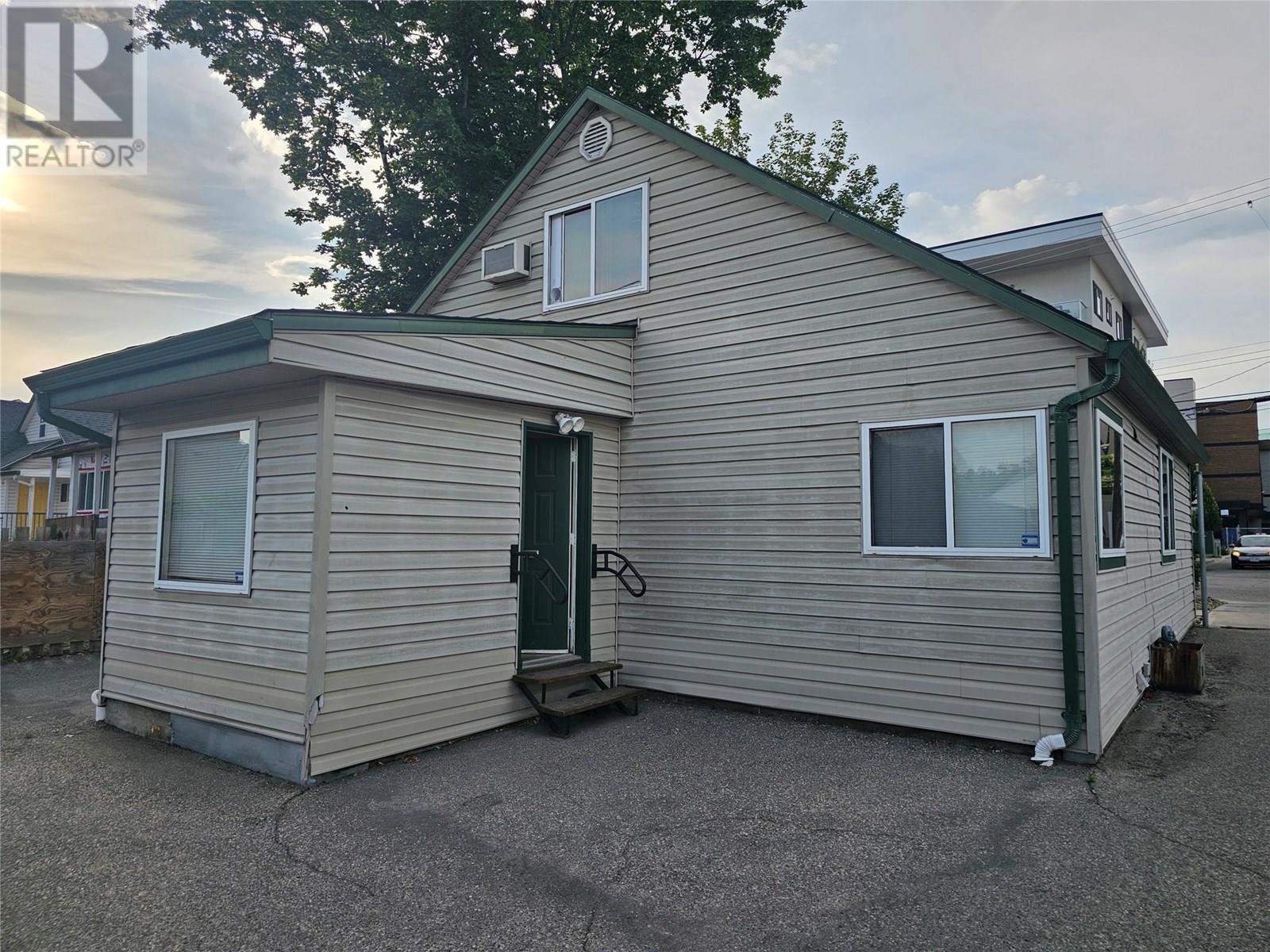 3406 28 Avenue Property Photo 22