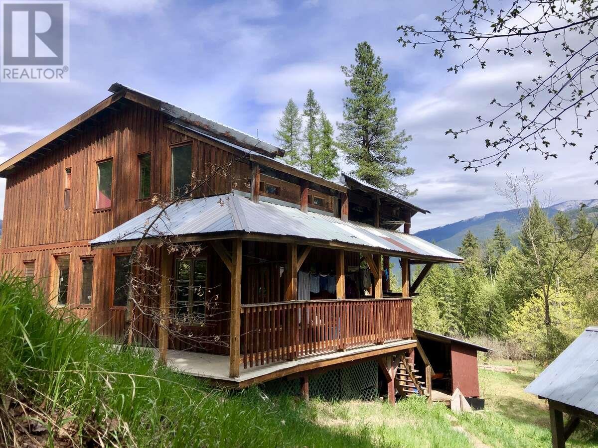 6119 Slocan River Road Property Photo 1