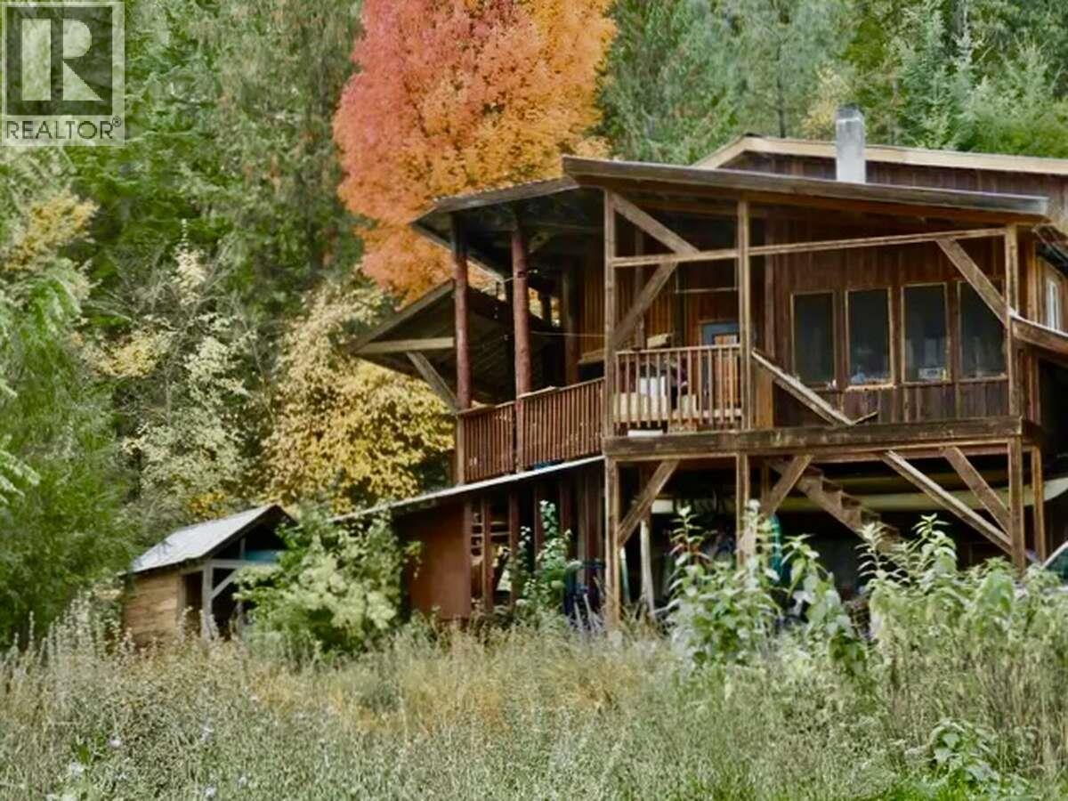 6119 Slocan River Road Property Photo 2