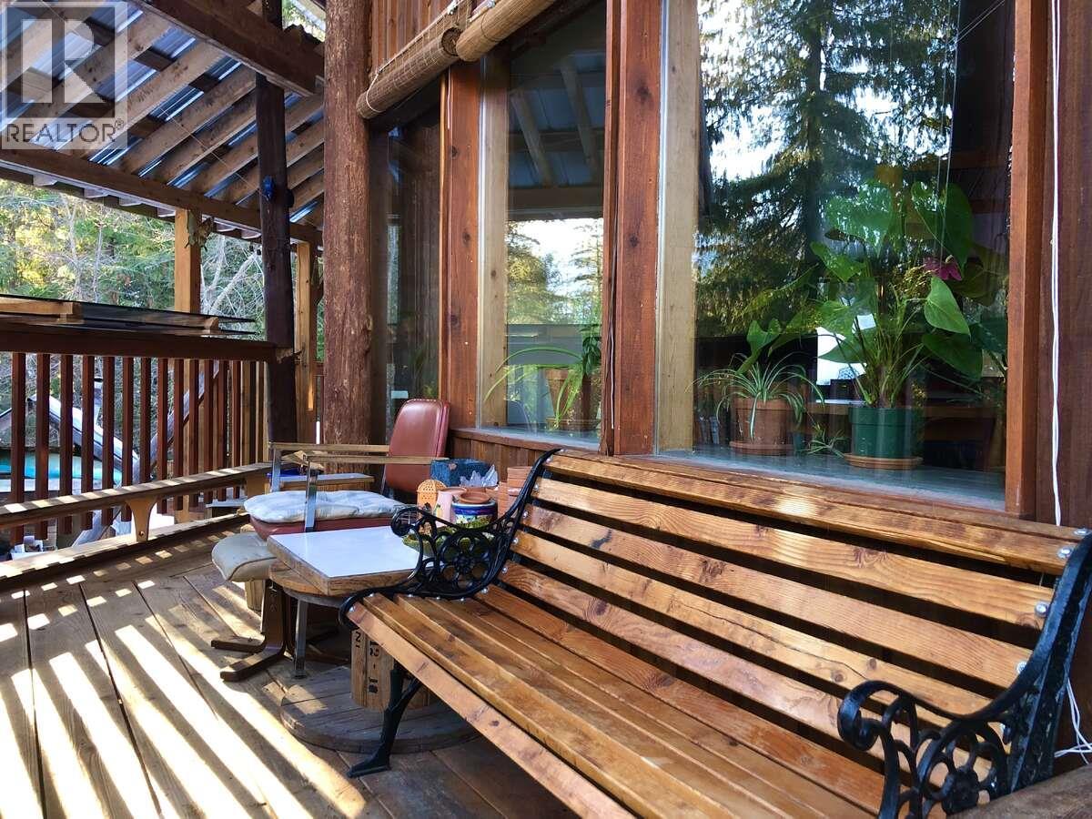 6119 Slocan River Road Property Photo 3