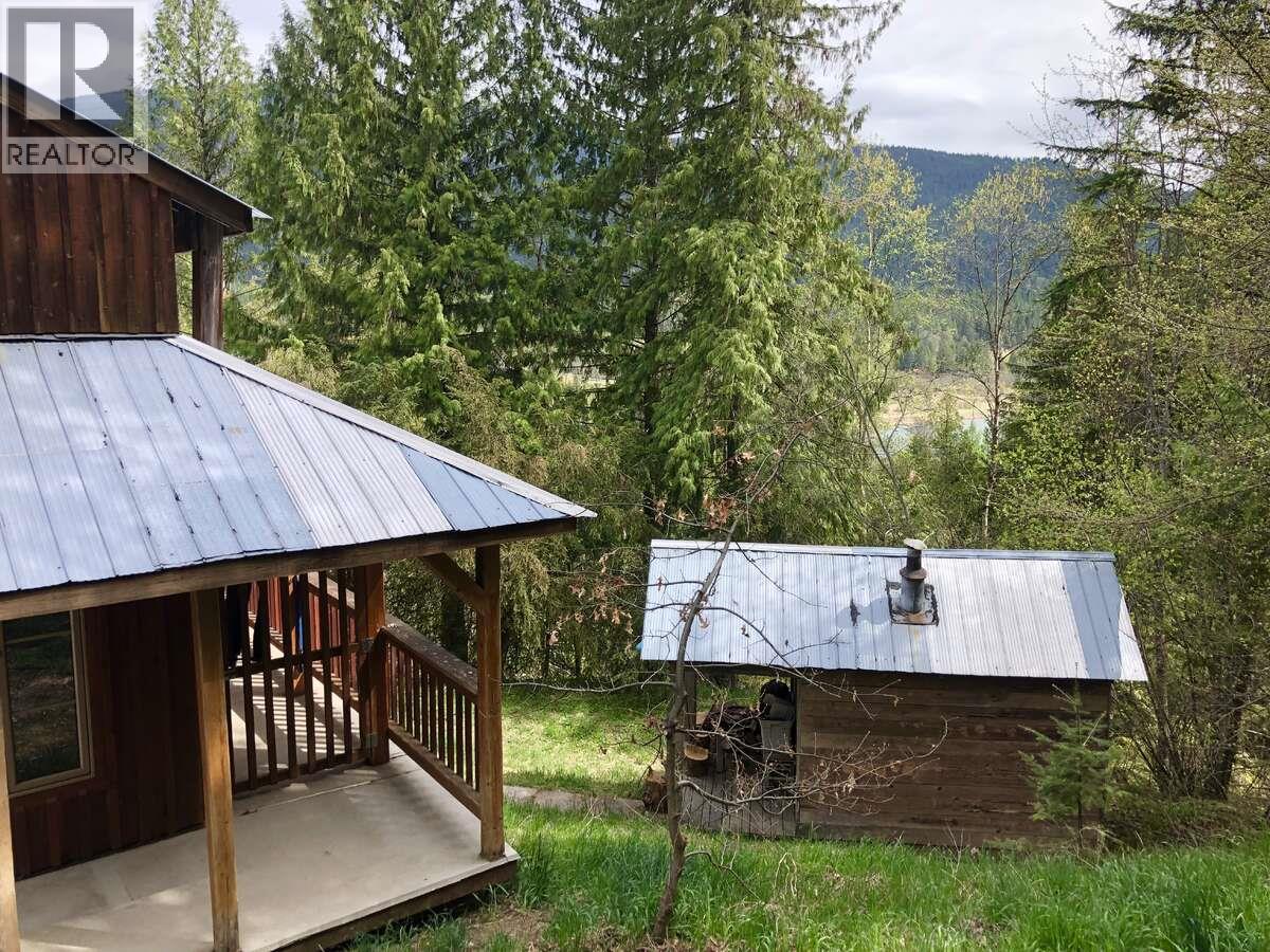 6119 Slocan River Road Property Photo 6