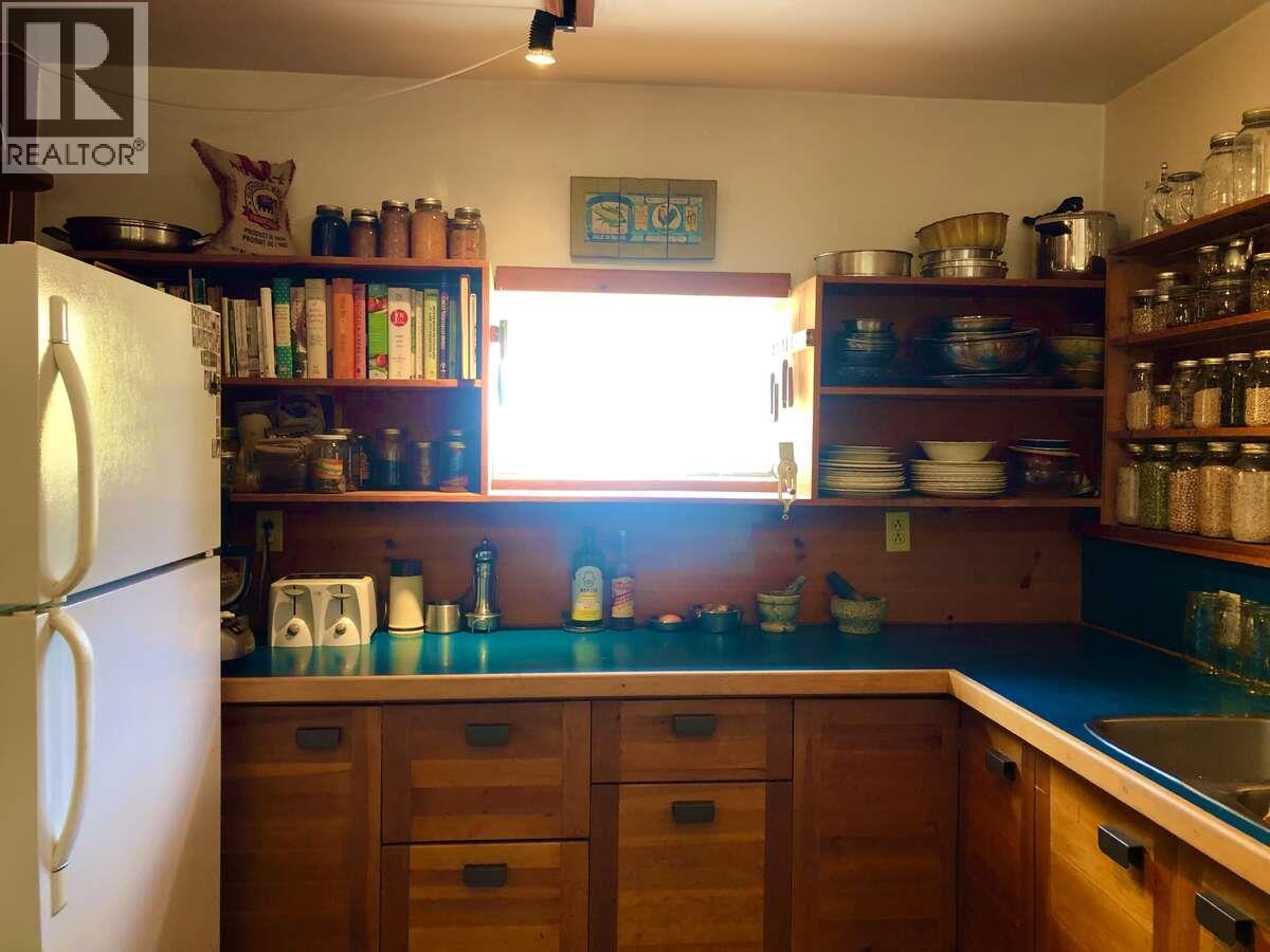 6119 Slocan River Road Property Photo 10