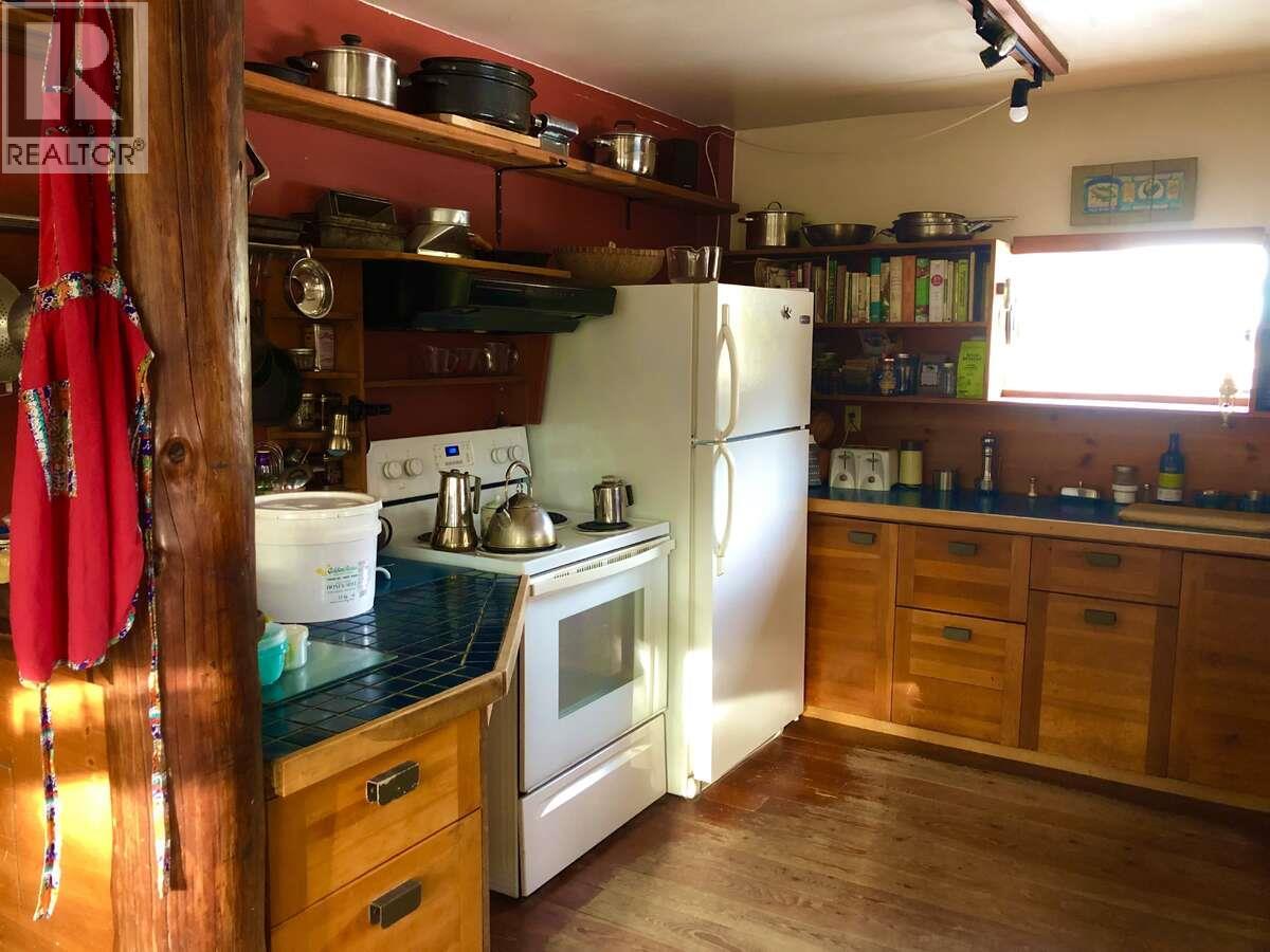6119 Slocan River Road Property Photo 11