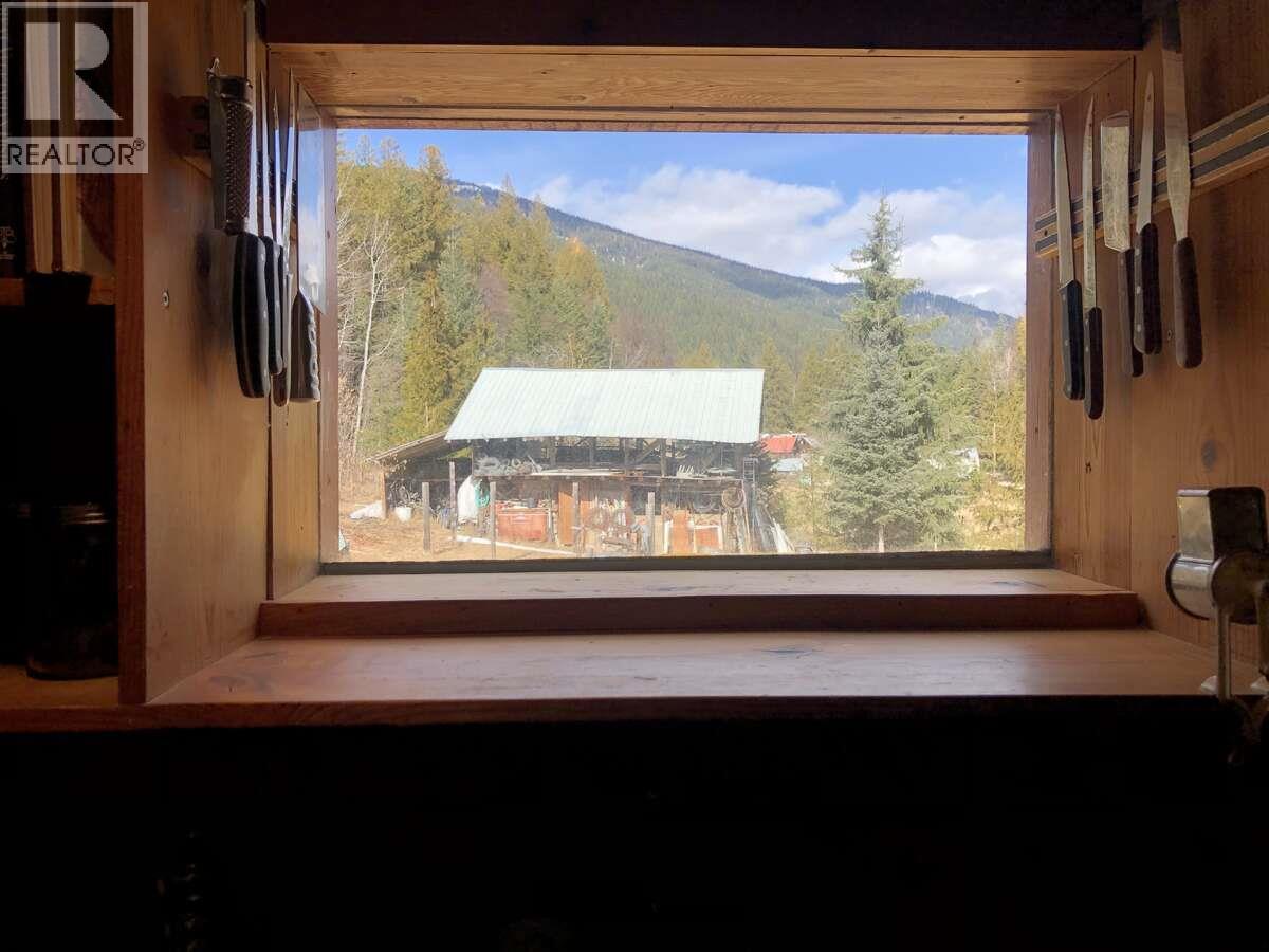 6119 Slocan River Road Property Photo 12