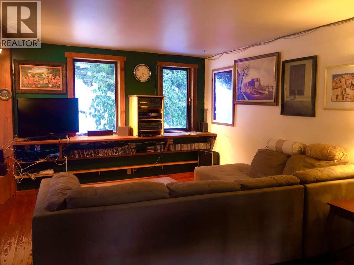 6119 Slocan River Road Property Photo 14