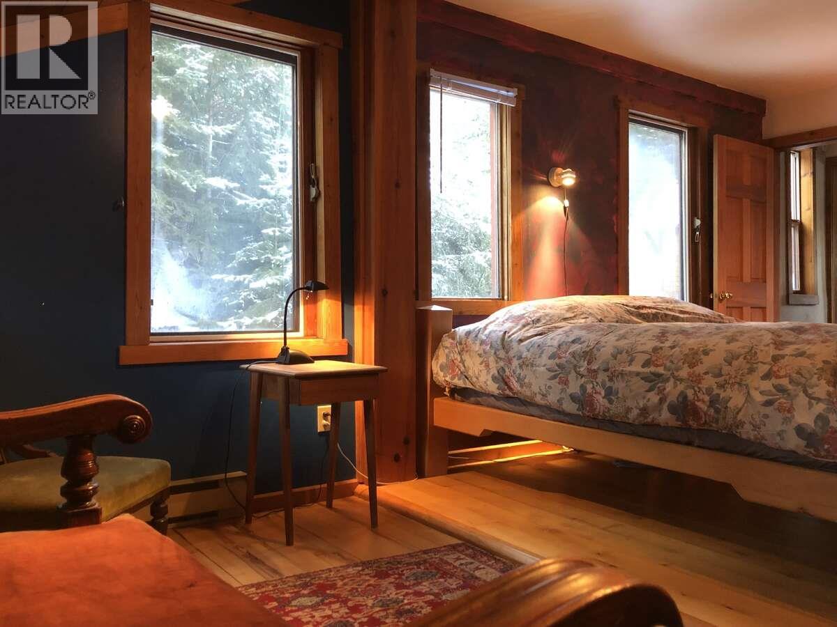 6119 Slocan River Road Property Photo 19