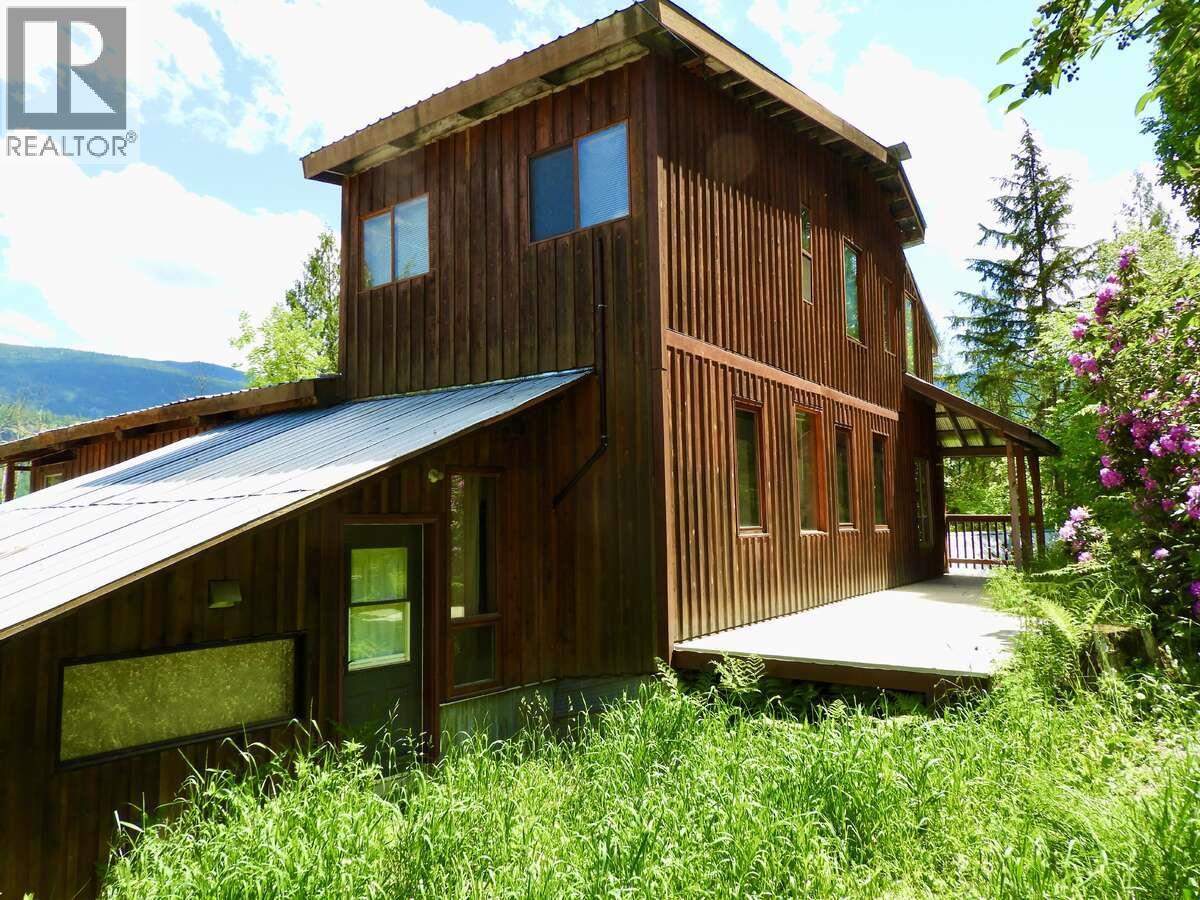 6119 Slocan River Road Property Photo 20